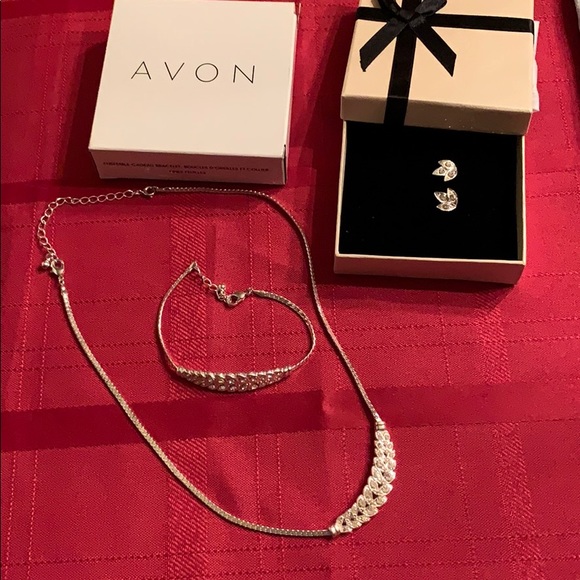 New Avon jewelry Gift Set Silver & crystal VTG - Picture 2 of 8